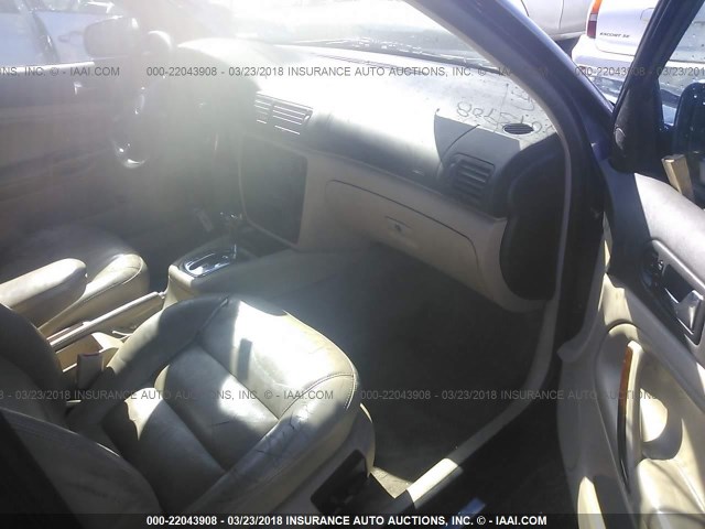 WVWPD23B7YP216040 - 2000 VOLKSWAGEN PASSAT GLX 蓝色 照片 5