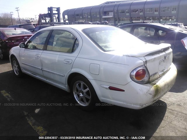 JN1DA31D62T417306 - 2002 NISSAN MAXIMA GLE/GXE/SE WHITE photo 3