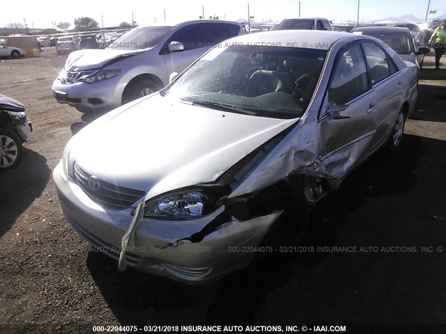 4T1BE32K24U291797 - 2004 TOYOTA CAMRY LE/XLE/SE SILVER photo 2