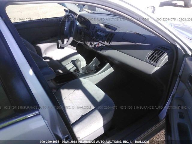4T1BE32K24U291797 - 2004 TOYOTA CAMRY LE/XLE/SE SILVER photo 5