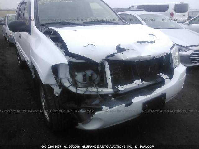 1GKDT13S952165749 - 2005 GMC ENVOY WHITE photo 6