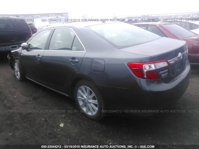 4T1BK1FK2CU524616 - 2012 TOYOTA CAMRY SE/XLE GRAY photo 3