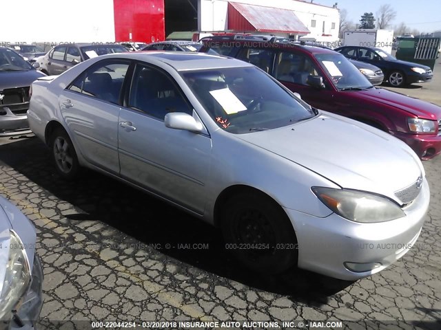 4T1BE32K73U695354 - 2003 TOYOTA CAMRY LE/XLE/SE SILVER photo 1