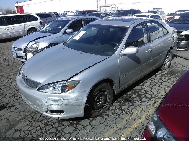 4T1BE32K73U695354 - 2003 TOYOTA CAMRY LE/XLE/SE SILVER photo 2