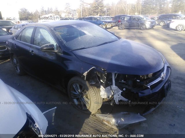 4T1BF1FK6HU629803 - 2017 TOYOTA CAMRY LE/XLE/SE/XSE Schwarz Foto 1