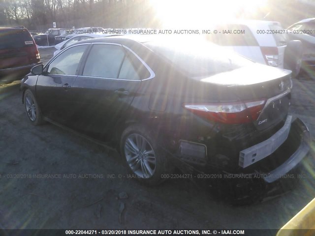 4T1BF1FK6HU629803 - 2017 TOYOTA CAMRY LE/XLE/SE/XSE Schwarz Foto 3