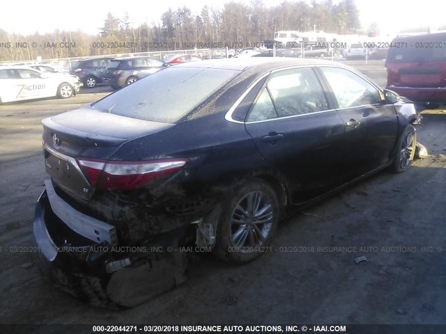 4T1BF1FK6HU629803 - 2017 TOYOTA CAMRY LE/XLE/SE/XSE Schwarz Foto 4