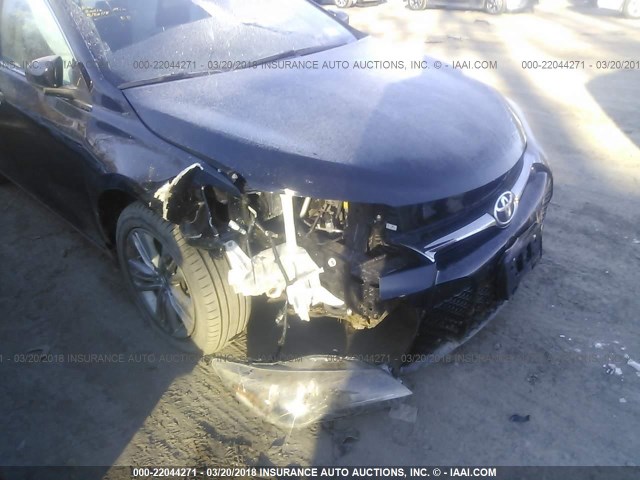 4T1BF1FK6HU629803 - 2017 TOYOTA CAMRY LE/XLE/SE/XSE Schwarz Foto 6