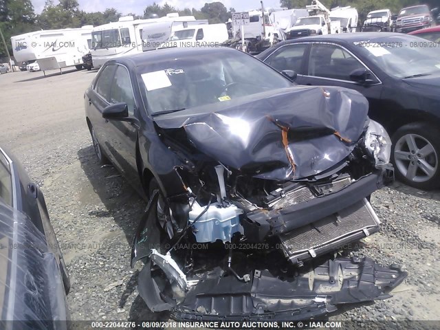 4T1BF1FK9HU352015 - 2017 TOYOTA CAMRY LE/XLE/SE/XSE 黑色 照片 1