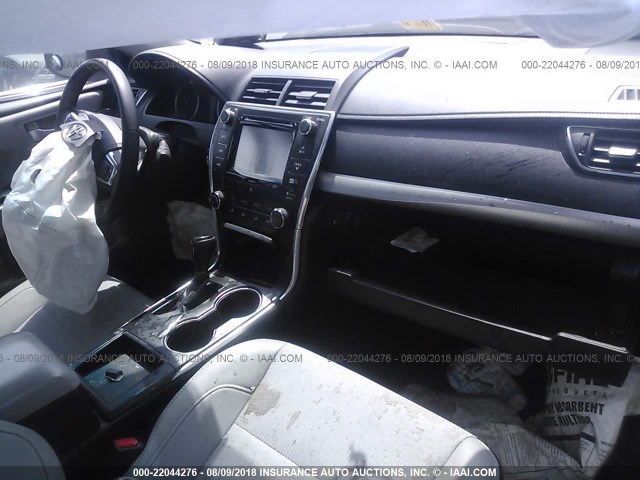 4T1BF1FK9HU352015 - 2017 TOYOTA CAMRY LE/XLE/SE/XSE 黑色 照片 5