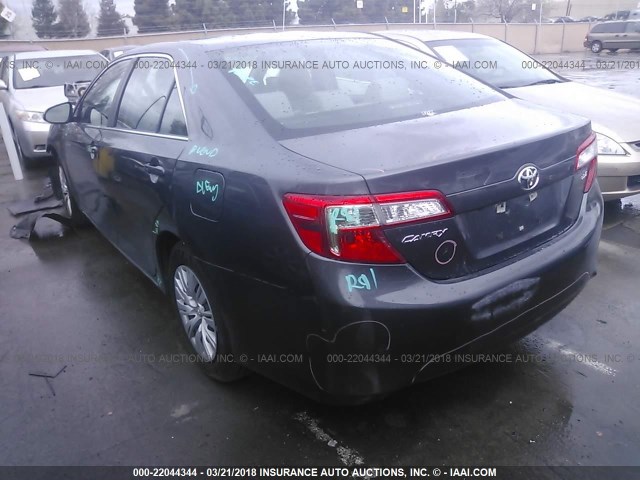 4T4BF1FK7ER427327 - 2014 TOYOTA CAMRY L/SE/LE/XLE 灰色 照片 3