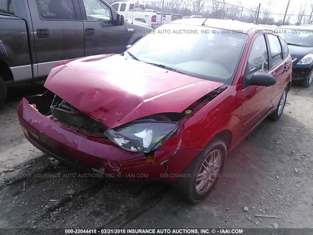 3FAFP37383R104611 - 2003 FORD FOCUS ZX5 RED photo 2