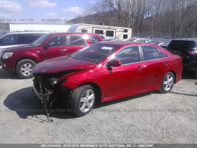 4T1BF1FK2CU567731 - 2012 TOYOTA CAMRY SE/LE/XLE RED photo 2
