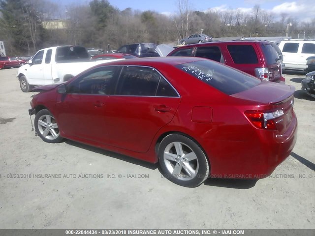 4T1BF1FK2CU567731 - 2012 TOYOTA CAMRY SE/LE/XLE RED photo 3