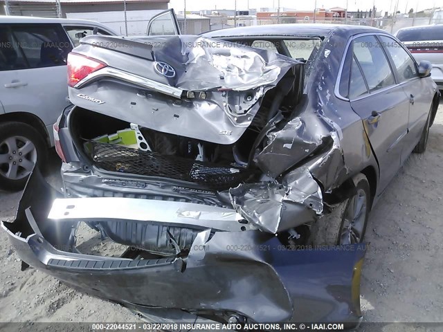 4T1BF1FK3HU785085 - 2017 TOYOTA CAMRY LE/XLE/SE/XSE GRAY photo 6