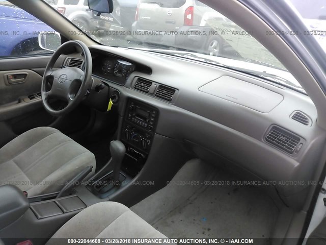 4T1BG22K9XU891922 - 1999 TOYOTA CAMRY CE/LE/XLE 白色 照片 5