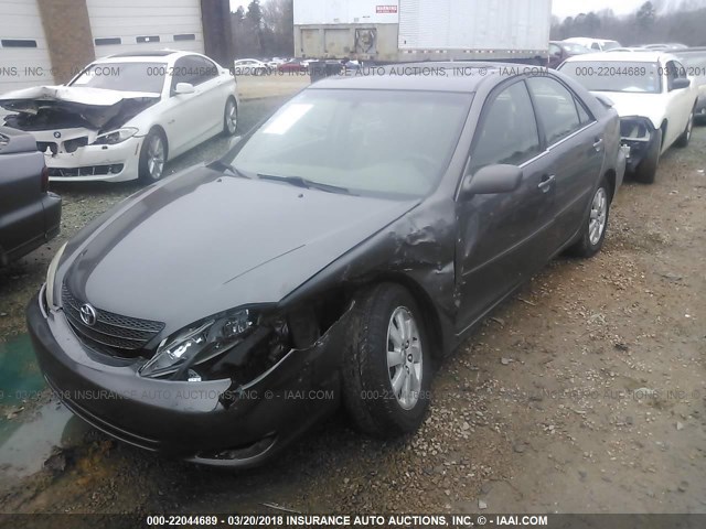 4T1BF32K84U589686 - 2004 TOYOTA CAMRY LE/XLE/SE ნაცრისფერი ფოტო 2