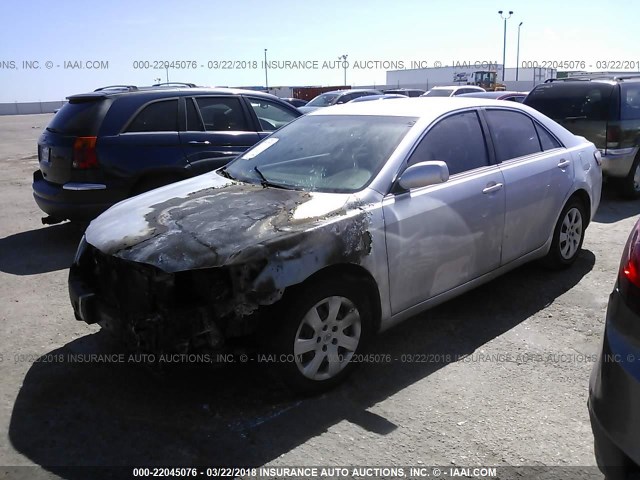 4T4BF3EK9AR063435 - 2010 TOYOTA CAMRY SE/LE/XLE SILVER photo 2