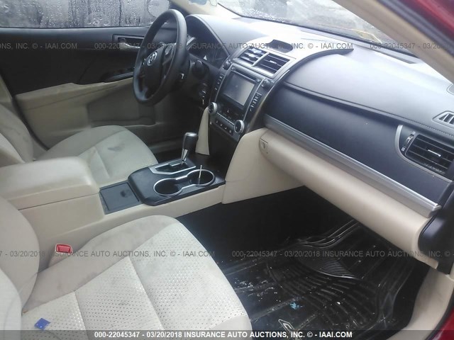 4T4BF1FK2ER396214 - 2014 TOYOTA CAMRY L/SE/LE/XLE 红色 照片 5