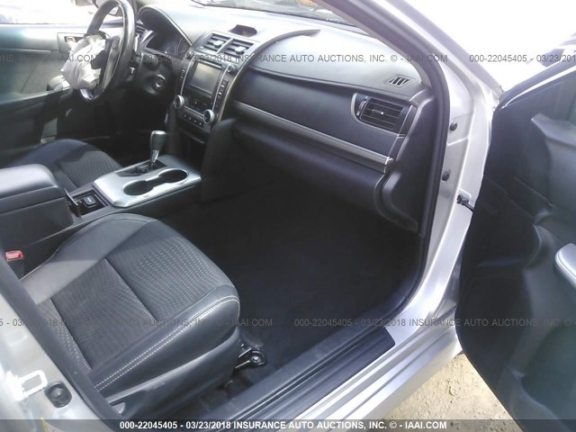 4T1BF1FK4CU534620 - 2012 TOYOTA CAMRY SE/LE/XLE SILVER photo 5