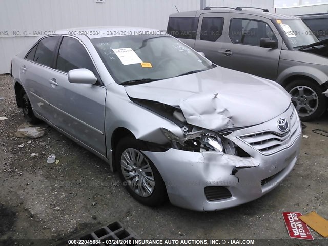 4T1BF3EK2BU135345 - 2011 TOYOTA CAMRY SE/LE/XLE SILVER photo 1
