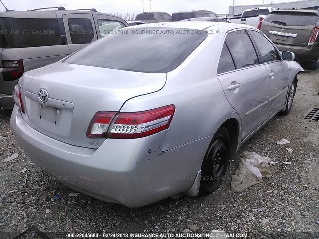 4T1BF3EK2BU135345 - 2011 TOYOTA CAMRY SE/LE/XLE SILVER photo 4