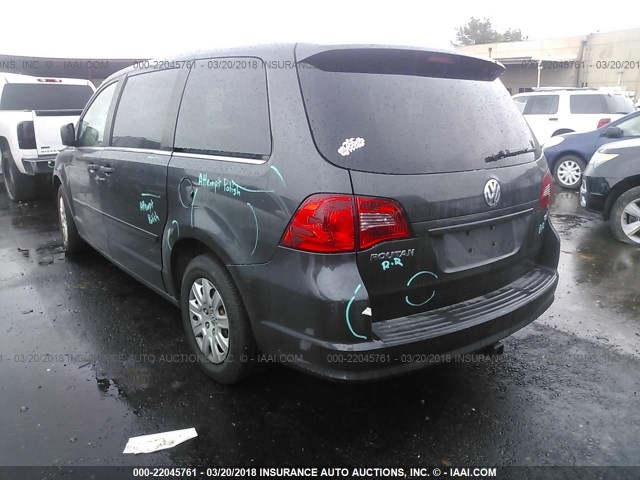 2C4RVAAG5CR390453 - 2012 VOLKSWAGEN ROUTAN S GRAY photo 3