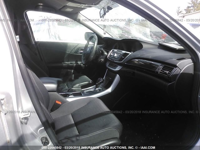 1HGCR2F59FA177975 - 2015 HONDA ACCORD SPORT 银色 照片 5