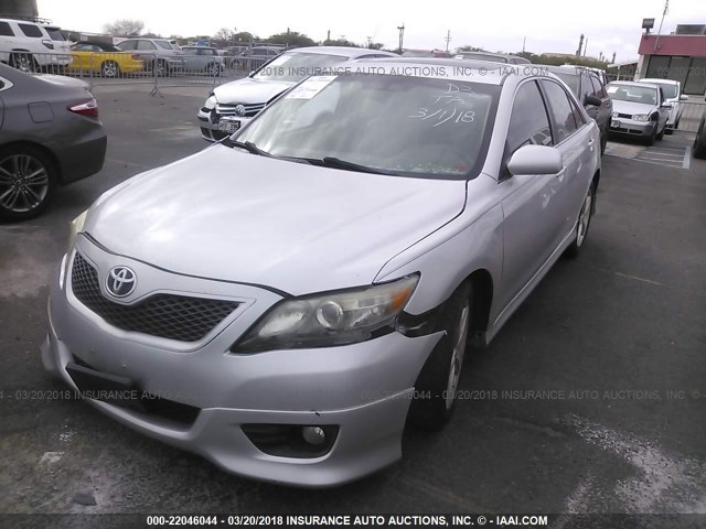 4T1BK3EK8BU625235 - 2011 TOYOTA CAMRY SE/LE/XLE SILVER photo 2