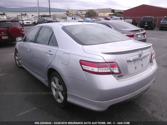 4T1BK3EK8BU625235 - 2011 TOYOTA CAMRY SE/LE/XLE SILVER photo 3