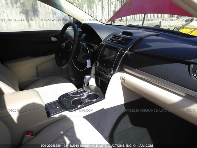 4T1BF1FK0EU789851 - 2014 TOYOTA CAMRY L/SE/LE/XLE 红色 照片 5