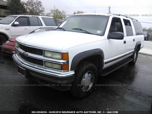 3GNFK16R9WG118303 - 1998 CHEVROLET SUBURBAN K1500 WHITE photo 2