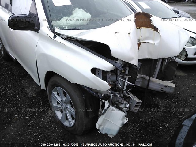 5TDZA3EH7BS010996 - 2011 TOYOTA HIGHLANDER SE WHITE photo 6