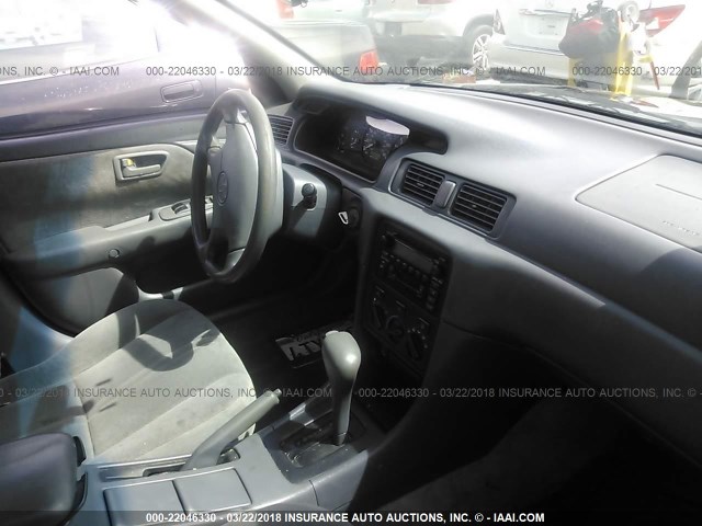 4T1BG22K61U871814 - 2001 TOYOTA CAMRY CE/LE/XLE 灰色 照片 5