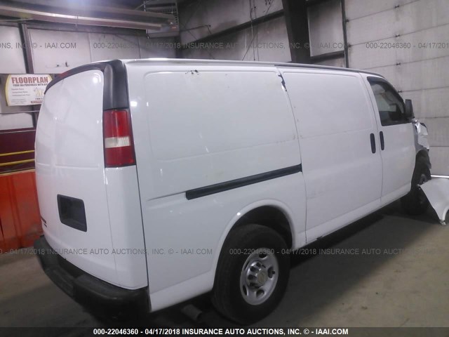 1GCWGFCA5C1199302 - 2012 CHEVROLET EXPRESS G2500  WHITE photo 4