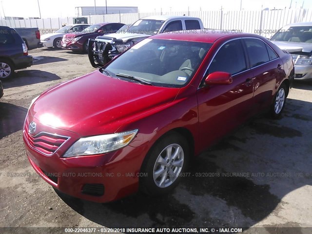 4T1BF3EK8BU609945 - 2011 TOYOTA CAMRY SE/LE/XLE RED photo 2