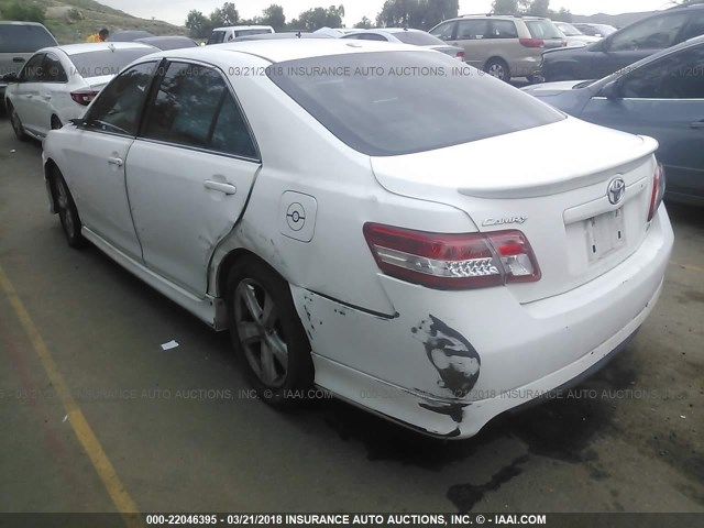 4T1BF3EK5BU637959 - 2011 TOYOTA CAMRY SE/LE/XLE WHITE photo 3