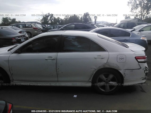 4T1BF3EK5BU637959 - 2011 TOYOTA CAMRY SE/LE/XLE Белый фото 6