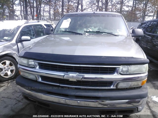 1GNEC13V62J252642 - 2002 CHEVROLET TAHOE C1500 GRAY photo 6