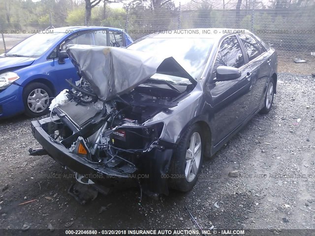 4T1BF1FK3EU459959 - 2014 TOYOTA CAMRY L/SE/LE/XLE 灰色 照片 2