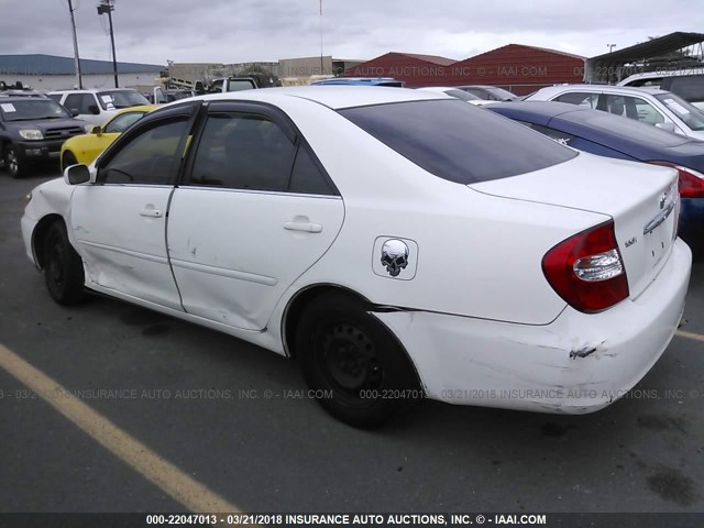 JTDBE32K620079655 - 2002 TOYOTA CAMRY LE/XLE/SE თეთრი ფოტო 3