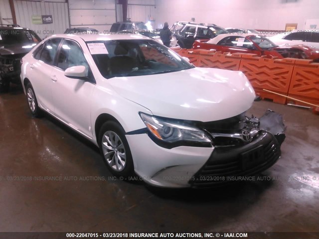 4T4BF1FK2FR478638 - 2015 TOYOTA CAMRY LE/XLE/SE/XSE WHITE photo 1