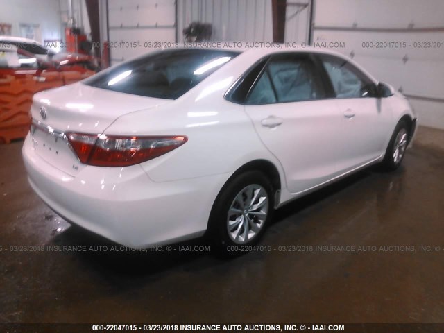 4T4BF1FK2FR478638 - 2015 TOYOTA CAMRY LE/XLE/SE/XSE WHITE photo 4