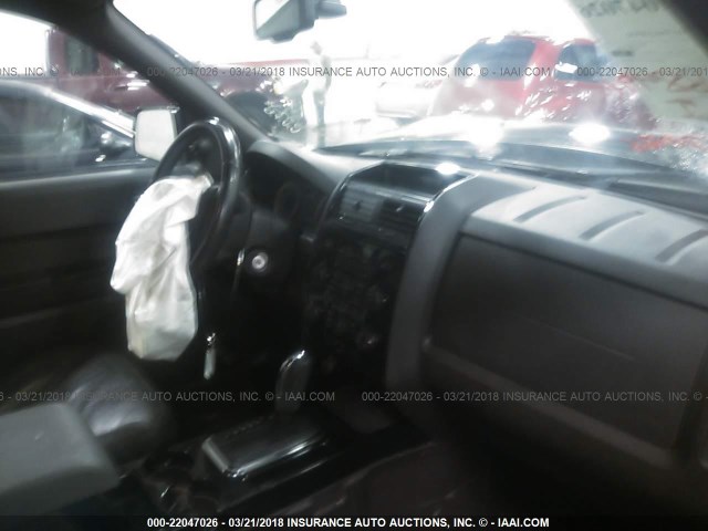 1FMCU04158KA73705 - 2008 FORD ESCAPE LIMITED BLACK photo 5