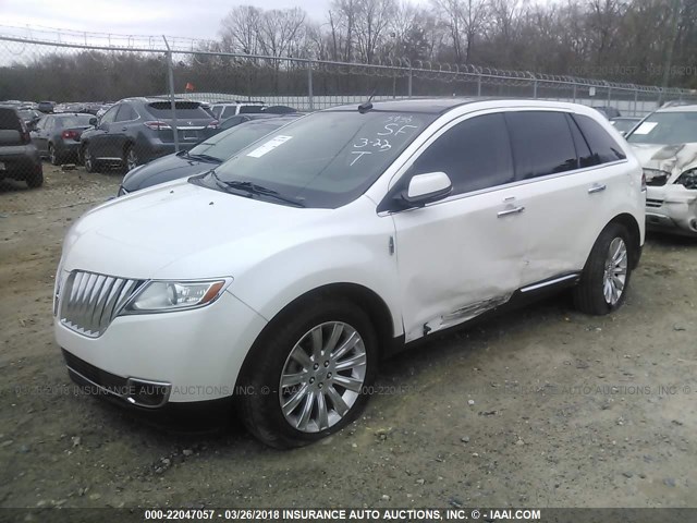 2LMDJ6JK5DBL35938 - 2013 LINCOLN MKX WHITE photo 2