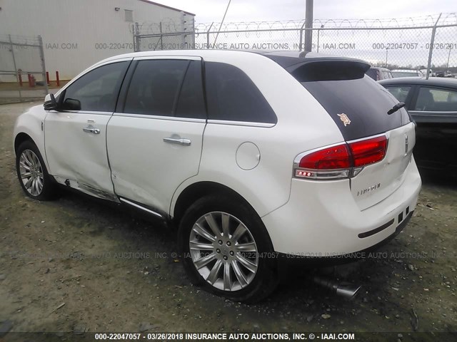 2LMDJ6JK5DBL35938 - 2013 LINCOLN MKX WHITE photo 3