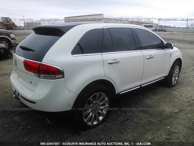 2LMDJ6JK5DBL35938 - 2013 LINCOLN MKX WHITE photo 4