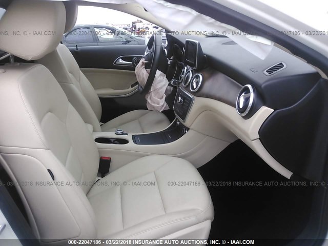 WDCTG4EB0FJ163366 - 2015 MERCEDES-BENZ GLA 250 WHITE photo 5