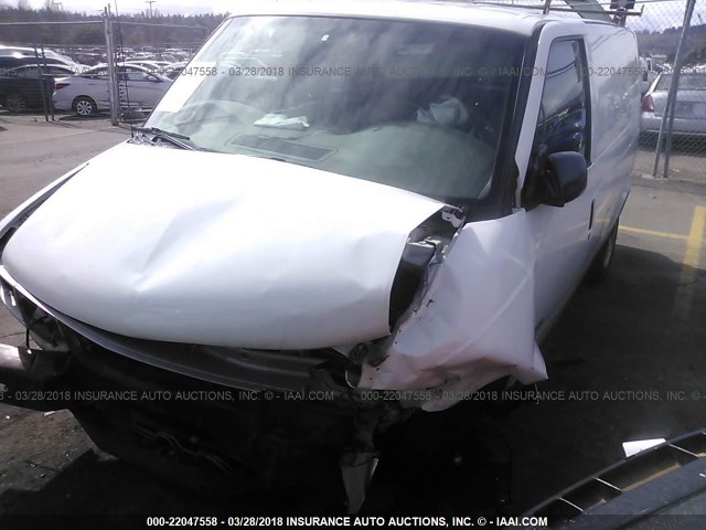 1GCDM19W0YB204266 - 2000 CHEVROLET ASTRO WHITE photo 2