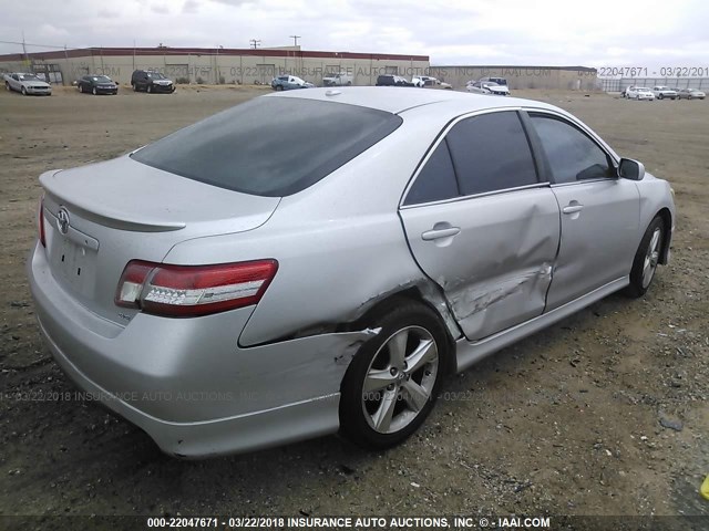 4T1BF3EK5BU615587 - 2011 TOYOTA CAMRY SE/LE/XLE SILVER photo 4